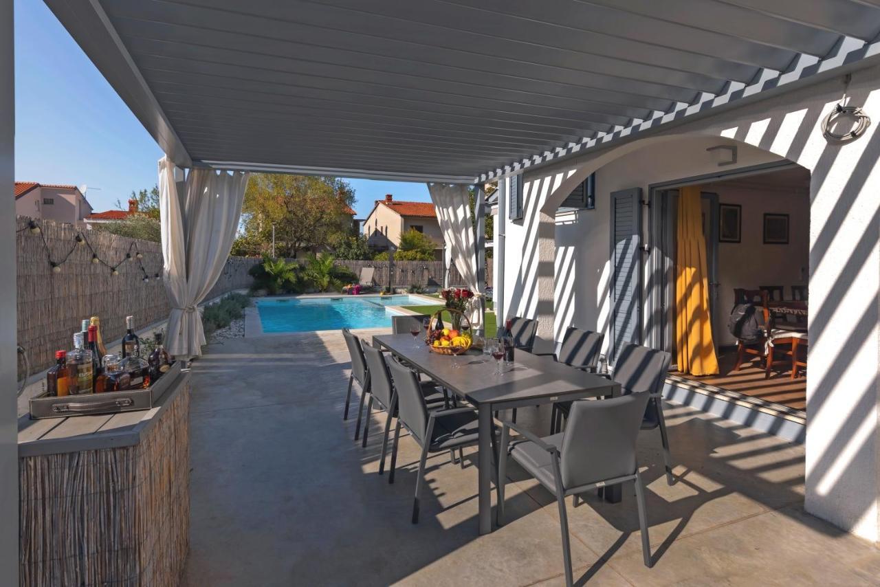 Kuntrada 45 Holiday Home - Heated & Kids Pool Fažana Extérieur photo