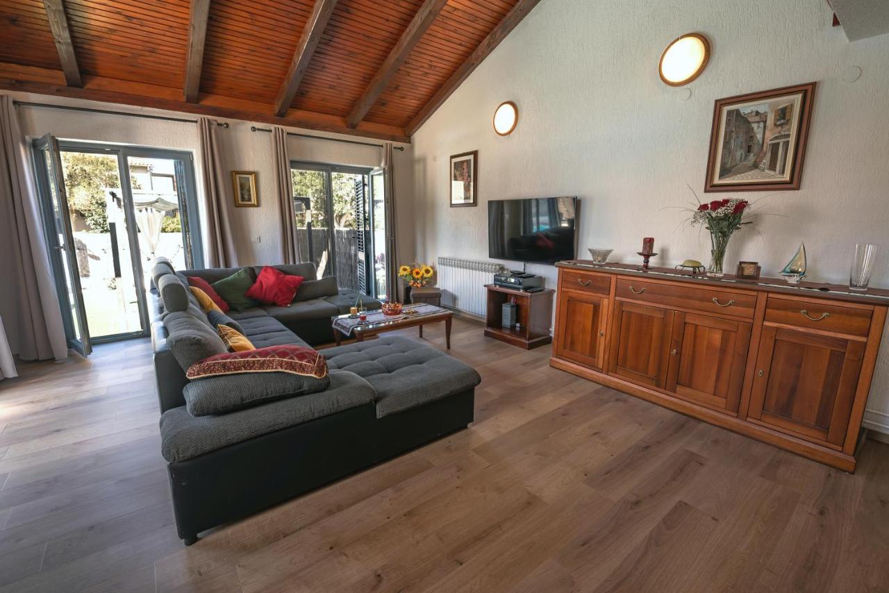 Kuntrada 45 Holiday Home - Heated & Kids Pool Fažana Extérieur photo